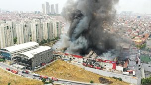 Esenyurt'ta lojistik firmasında yangın çıktı