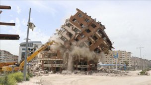 Hatay'da Enkaz kaldırma çalışmaları sürüyor