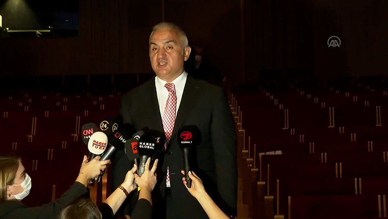Kültür ve Turizm Bakanı Ersoy, gazetecilere AKM'yi tanıttı
