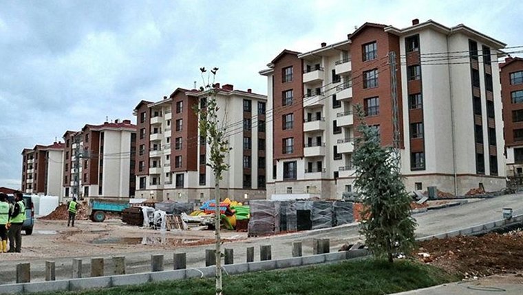 Elazığ'da 379 deprem konutu için kura çekildi