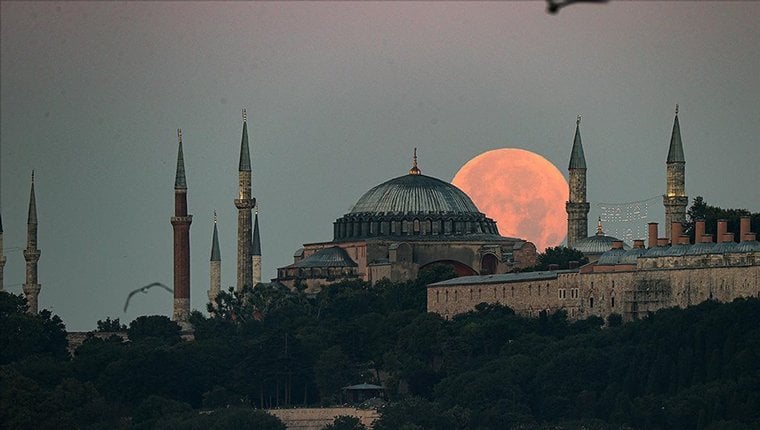 Cumhurbaşkanlığı'ndan Ayasofya-i Kebir Camisi'ne kitap ve belgesel!