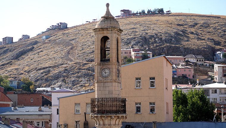 Bayburt'un simgelerinden "Saat Kulesi"nde restorasyon çalışması sürüyor