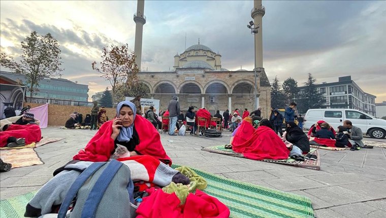 Düzce'nin Gölyaka ilçesinde 5,9 büyüklüğünde deprem!