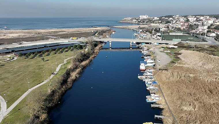 Riva Deresi'ndeki kirlilik vatandaşların tepkisini çekiyor