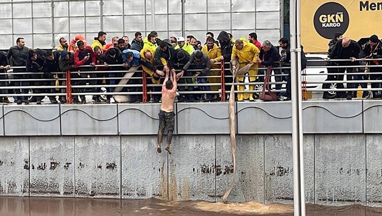 Şanlıurfa'da şiddetli sağanak sele neden oldu