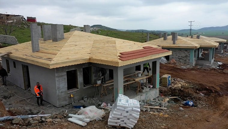 Nurdağı'ndaki köy tipi afet evlerinde kaba inşaat bitmek üzere