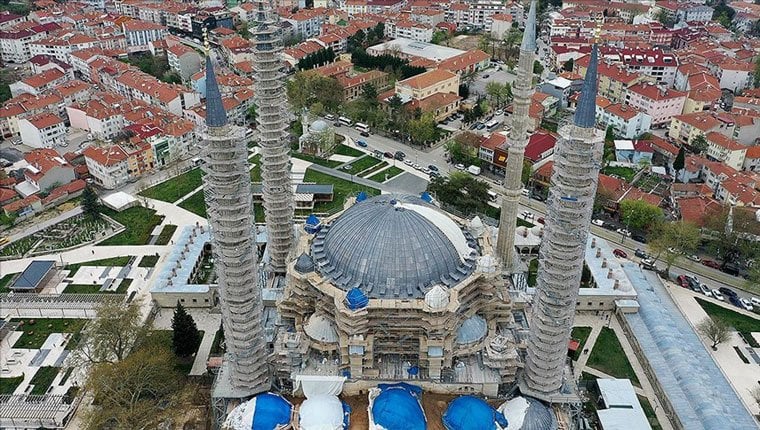 Selimiye Camisi'nin güçlendirilen ana kubbesinde kurşun örtü çalışmasına geçildi