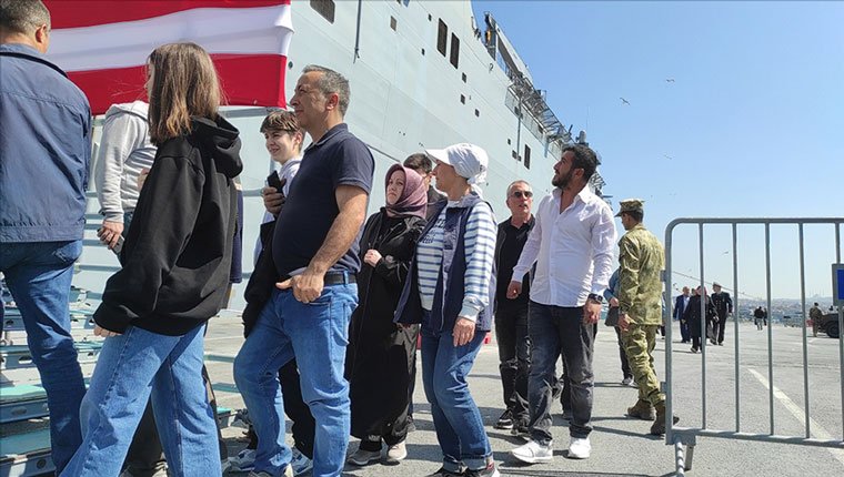  TCG Anadolu'ya vatandaşın ilgisi sürüyor