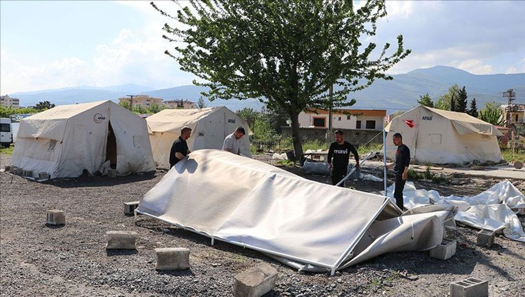 İslahiyeli depremzedeler konteynere taşınıyor, çadırlar toplanıyor