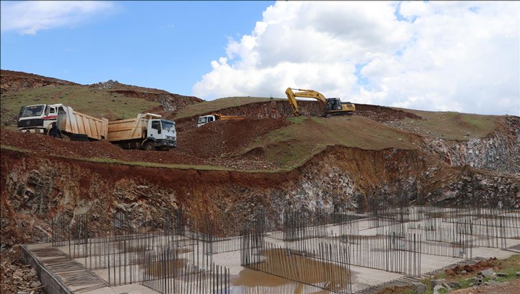 TOKİ'nin Nurdağı'ndaki deprem konutları projesinde 27 bloğun yapımı sürüyor