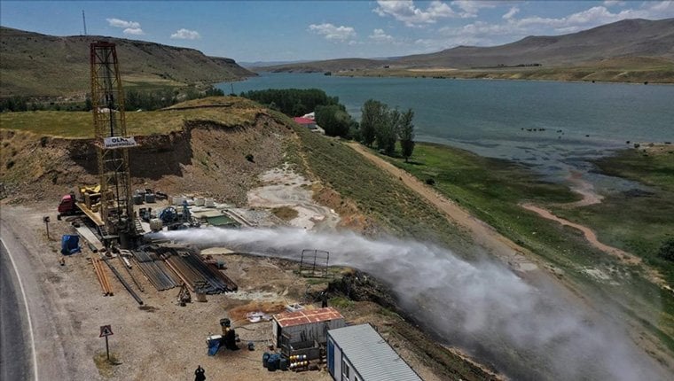 Van'da 750 metre derinlikte jeotermal su kaynağına ulaşıldı!