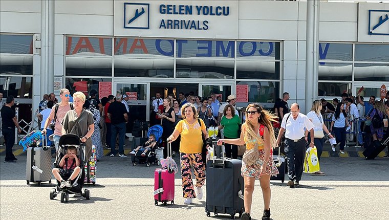 Antalya'ya hava yoluyla gelen turist sayısı 7 milyonu aştı!