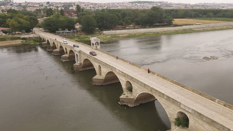 Kuraklık nedeniyle Meriç Nehri'nde köprünün ayakları ortaya çıktı!