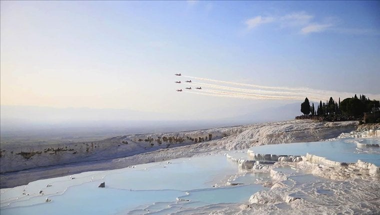 Türk Yıldızları gösteri uçuşu yaptı!