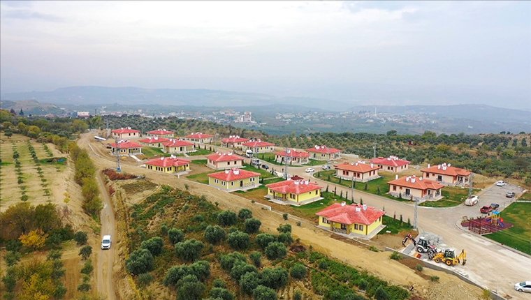 Hatay'da depremzedeler için yapılan köy evleri havadan görüntülendi!