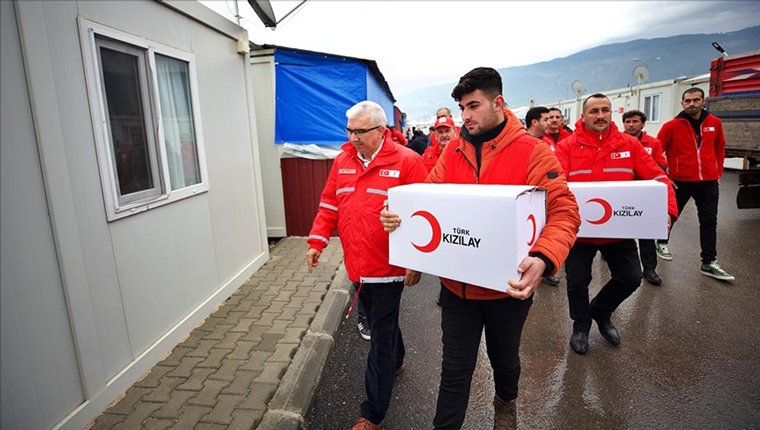 Türk Kızılay depremzedelere kışlık giysi ve malzeme desteğinde bulundu!