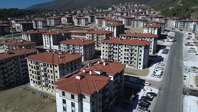 Hatay'da depremzedeler yeni konutlarına yerleşiyor